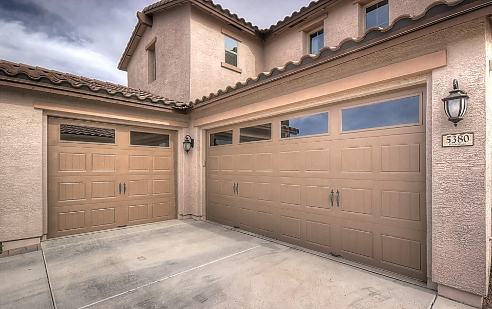Homes with a 3 Car Garage for Sale in Gilbert Arizona – Three Car Garage Real Estate in Gilbert AZ